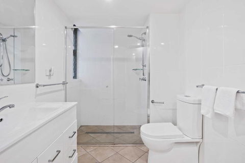 Sandown - Hosted By Burleigh Letting - Accommodation Broome 1