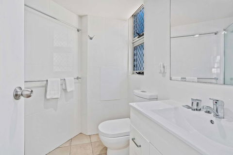 Sandown - Hosted By Burleigh Letting - Accommodation Broome 2