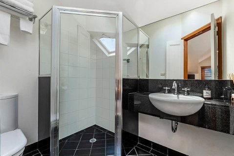 Sandstone Suites - In The Heart Of Port Fairy - Accommodation Broome 3