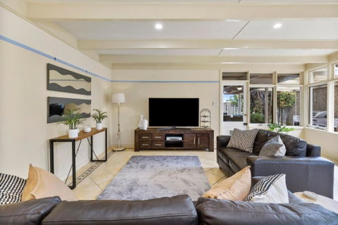 SANDY ANN At Lonnie - Accommodation Broome 2