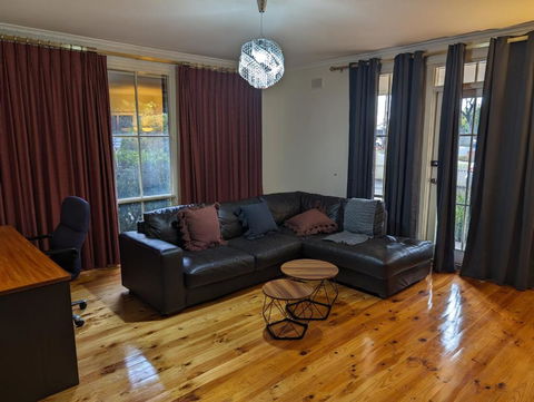 Spacious, Modern & Stylish Vacation Home - Accommodation Broome 1