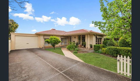 Spacious, Modern & Stylish Vacation Home - Accommodation Broome 0