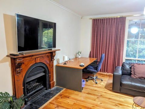 Spacious, Modern & Stylish Vacation Home - Accommodation Broome 2