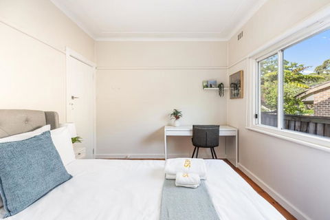 StayAU 4BRM Charming Modern Home In Mt Colah - Accommodation Broome 2