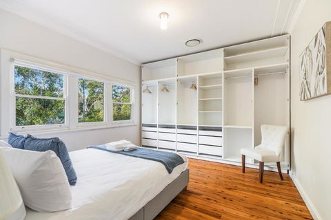 StayAU 4BRM Charming Modern Home In Mt Colah - Accommodation Broome 0
