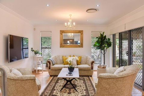 The Arcadia - Entire Luxurious English Cottage With Huge Privacy Near CBD - Accommodation Broome 0