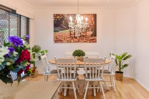 The Arcadia - Entire Luxurious English Cottage With Huge Privacy Near CBD - Accommodation Broome 1