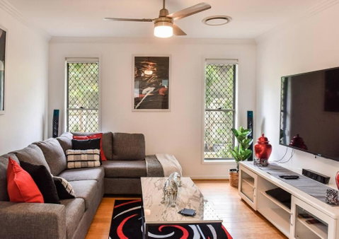 The Arcadia - Entire Luxurious English Cottage With Huge Privacy Near CBD - Accommodation Broome 3