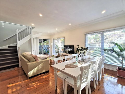 Sydney Meets Miranda, Comfy 4 Bedrooms Corner House - Accommodation Broome 2