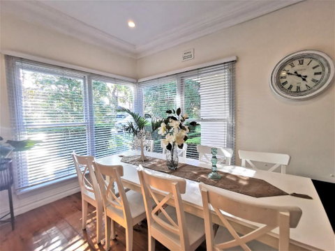 Sydney Meets Miranda, Comfy 4 Bedrooms Corner House - Accommodation Broome 3