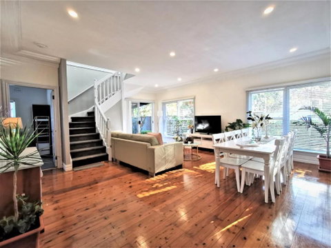 Sydney Meets Miranda, Comfy 4 Bedrooms Corner House - Accommodation Broome 0
