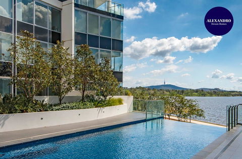 Beautiful Modern Lake View Apartment - Accommodation Broome 0