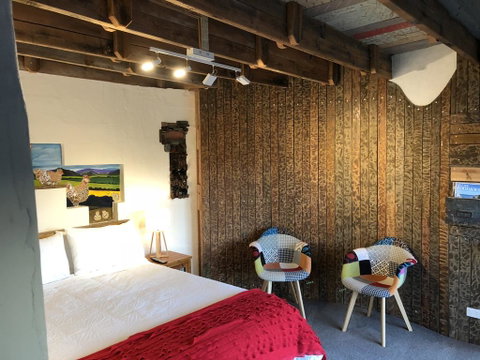 Bed In A Shed Too - Accommodation Broome 1