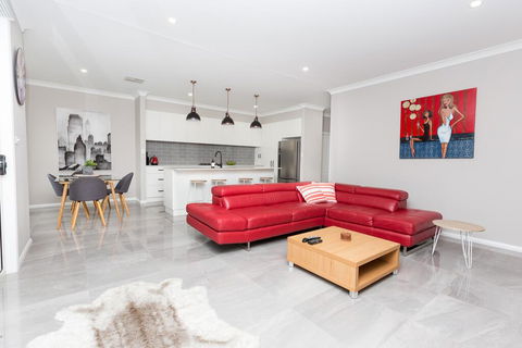 Best Central Wagga Townhouse - Accommodation Broome 0