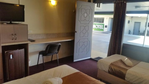 Biloela Centre Motel & Steakhouse Restaurant - Accommodation Broome 2