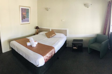 Biloela Centre Motel & Steakhouse Restaurant - Accommodation Broome 1