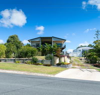 Blue Water Retreat - Upstairs  Downstairs - Accommodation Broome