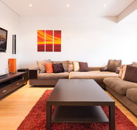 Bold modern 1 bed 10 mins from the city - Accommodation Broome