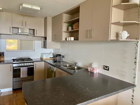 The Swan - Park & River Views Next To Perth Zoo - Accommodation Broome 3