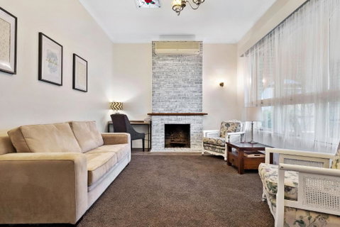 White On Wright Clare - Accommodation Broome 3