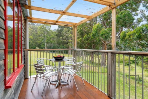 Wine Loft - Cosy Country Retreat With Ocean Views - Accommodation Broome 3