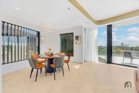 Whispering Pines With 4 Bedroom In Vaucluse - Accommodation Broome 3