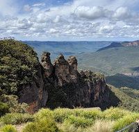 Blue Mountains Private Tour - wild kangaroos waterfalls and The Three Sisters - Accommodation Broome